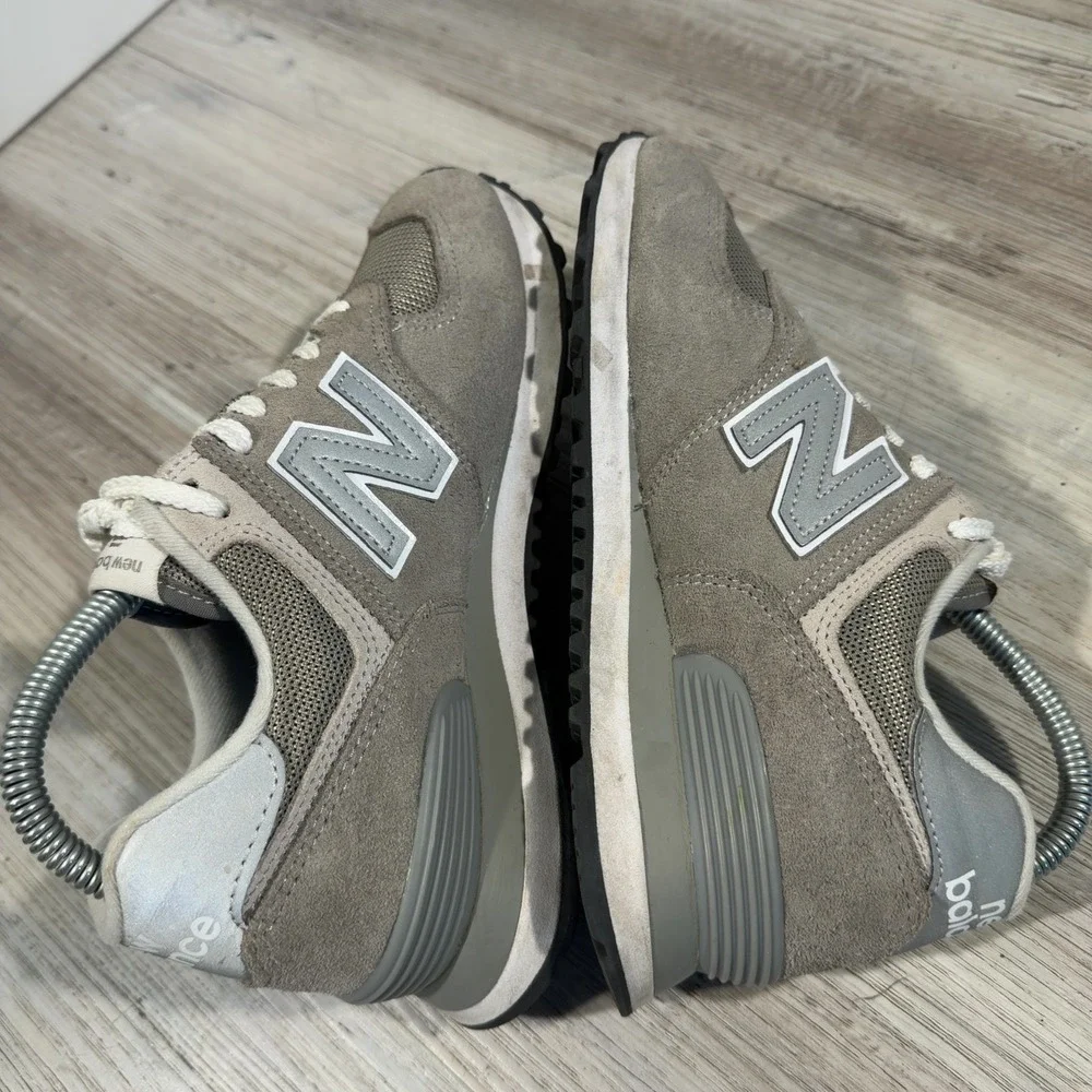 New Balance 574 Classic Core Women's Size 7 WL574EVG Grey Sneakers